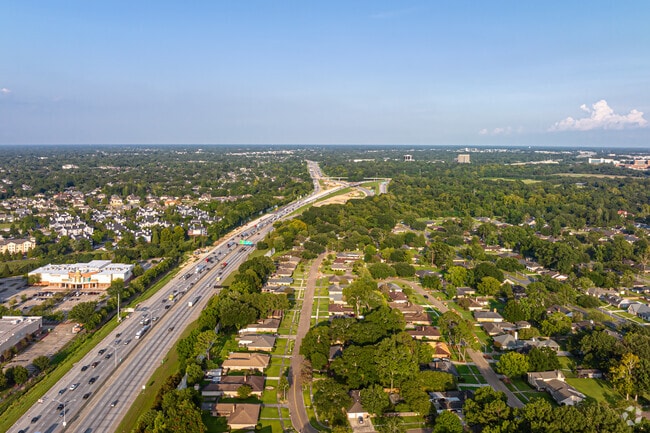 The Bocage neighborhood is conveniently located only minutes from I-10 and I-12.