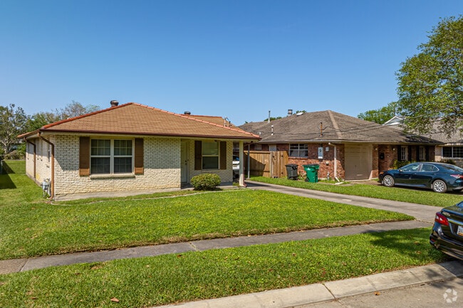 Ranch-style homes in Pontchartrain Gardens showcase classic Louisiana architecture and sidewalk-lined streets.