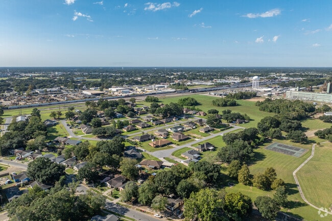 Debaillon Park serves as the hub and namesake of the neighborhood.