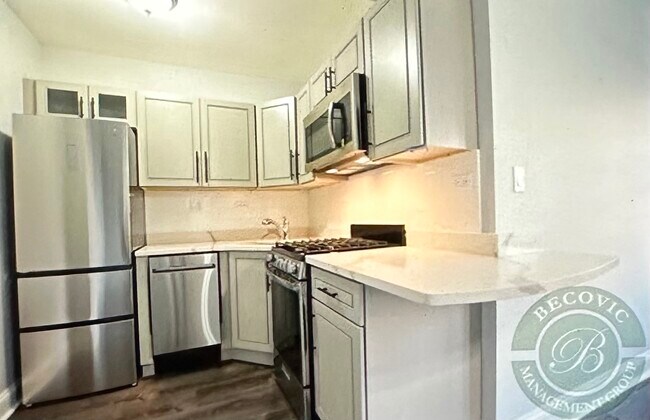 1522 W Sherwin Ave unit 304, Chicago, IL 60626 - photo 3