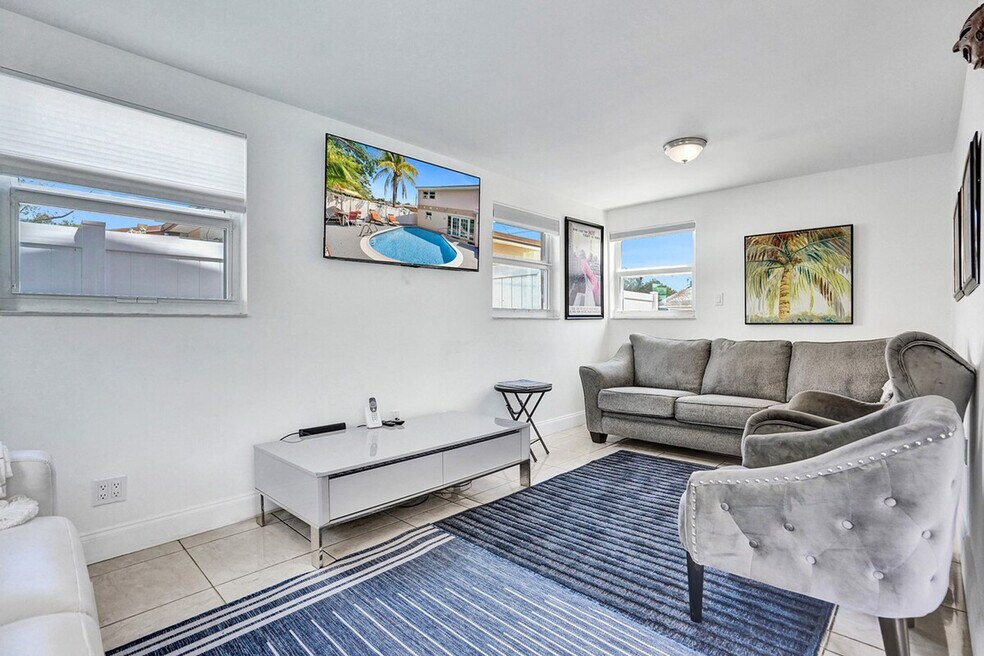 712 SW 7th Terrace unit ID1037652P, Hallandale Beach, FL 33009 - photo 1