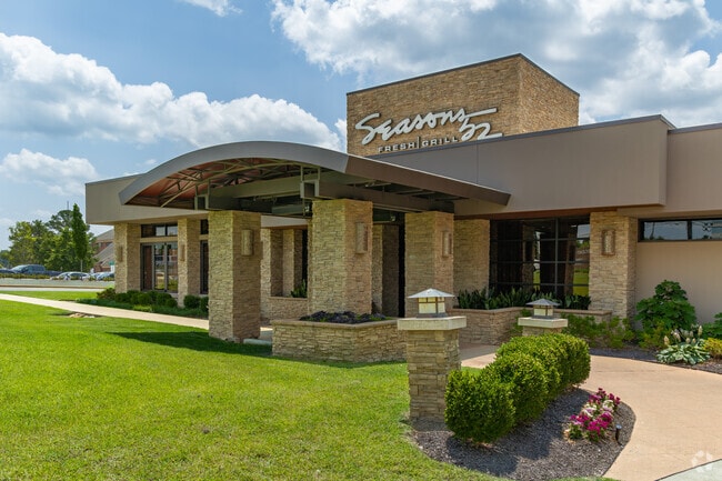 Seasons 52, which is close to Balmoral, emphasizes the use of grilling techniques and seasonal, fresh products.