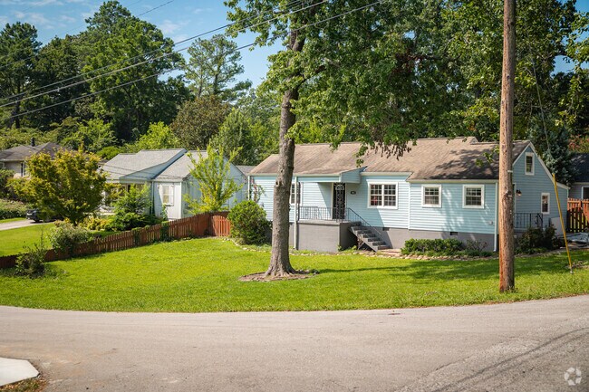 Find cottages and ranchers along the streets of Stuart Heights-Rivermont.