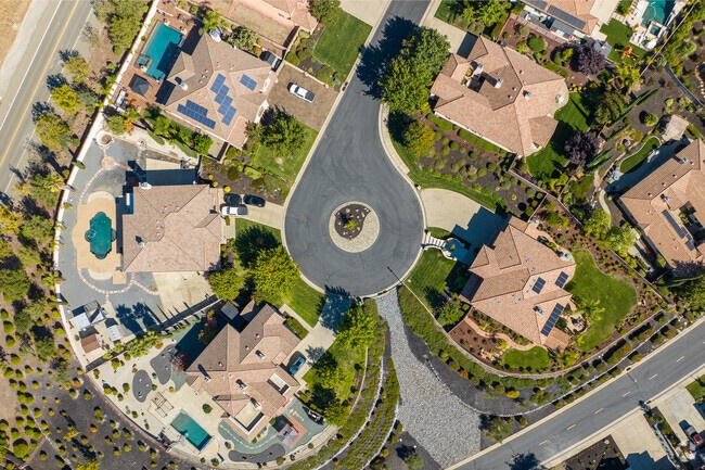 Unique landscape design becomes artful masterpiece in the Verdera Village Neighborhood.
