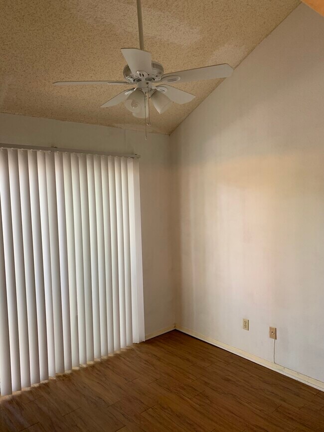 2313 Longview St unit 203, Austin, TX 78705 - photo 5