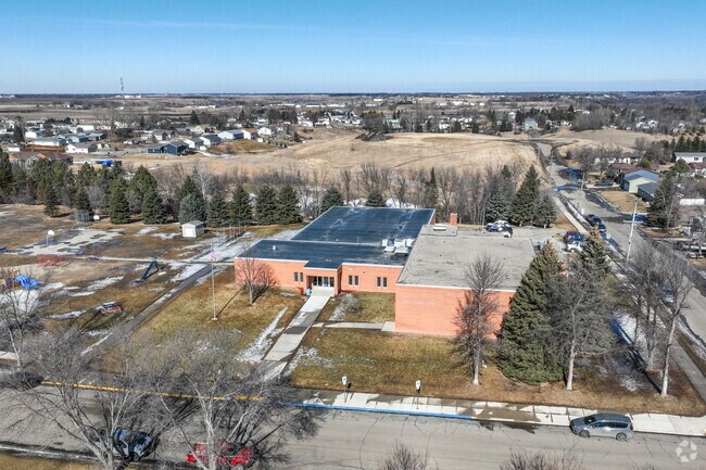 Louis L'Amour Elementary School is a K-5 elementary school in Jamestown, ND.