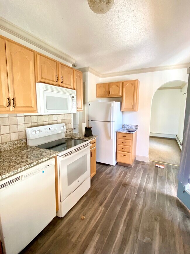 178 Main St Unit 2BR 1 BATH 2nd FL, Branford, CT 06405