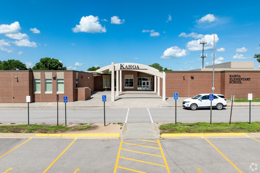 Kahoa Elementary School is a popular schooling option in the area.