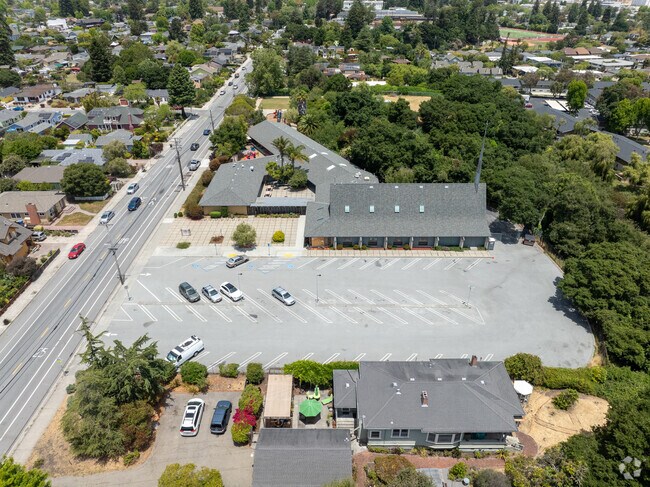 At Spring Hill School, innovative programs foster creativity and critical thinking.