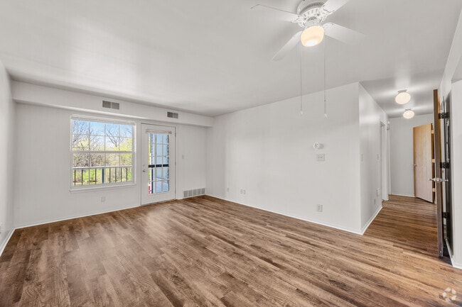 2 BR, 2 BA - 869SF - Rose