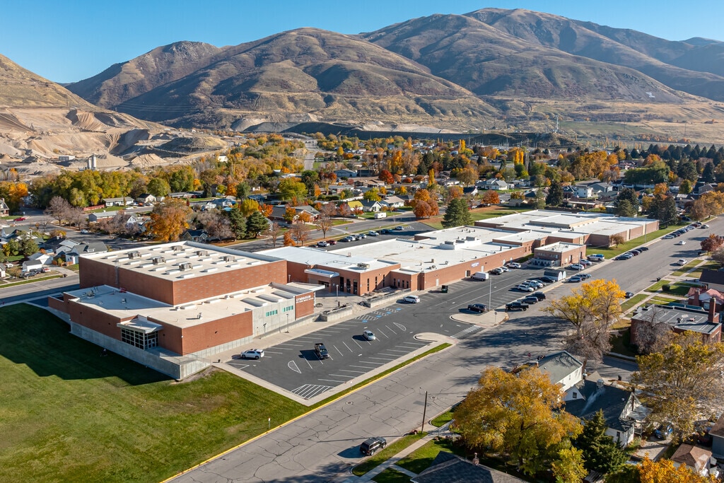 Box Elder Middle School encourages learning, teamwork, and creativity.