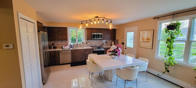 94 Cross Rd unit Main House, Westport, MA 02790 - photo 5