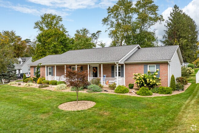Enjoy wide front porches with plenty of shade if you settle down in a ranch home in Grimesville.