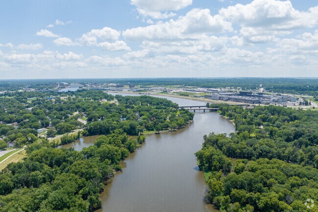 Doe's neighborhood is close to the Cedar River.
