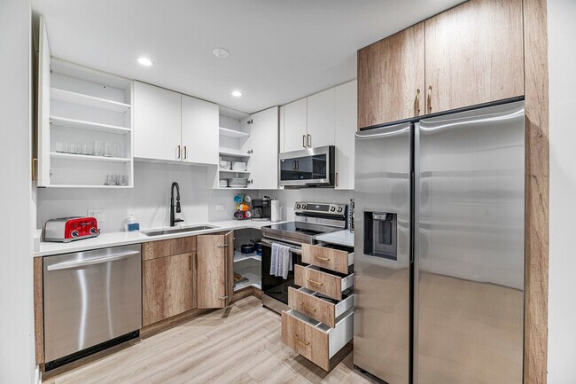 2335 W Touhy Ave unit ID1062699P, Chicago, IL 60645 - photo 4