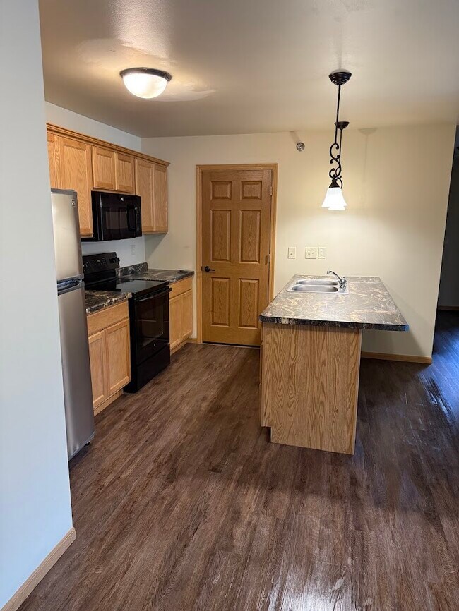 Berry Pointe Luxury Apartments, Tomah, WI 54660 - photo 3