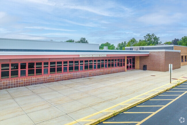 Algonquin Middle School is a well rated public school in Algonquin.