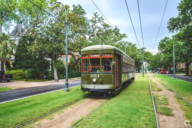 The Freret neighborhood is also close to the St. Charles Streetcar Line and stops.