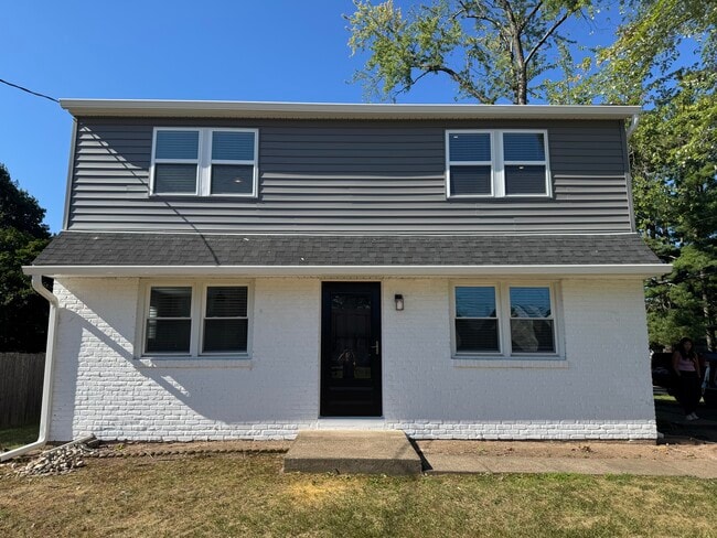 534 Kalmia St unit A - downstairs apt, Warminster, PA 18974 - photo 3