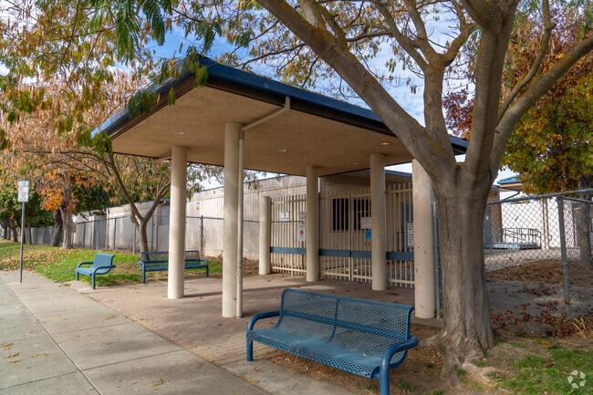 Tremont Elementary School provides education in the neighborhood of 
Dixon.