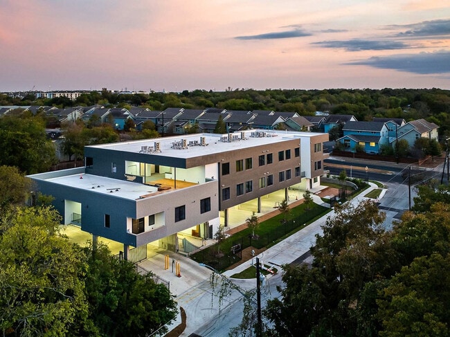 5515 Humming Bird Ln unit ID1244701P, Austin, TX 78745 - photo 4