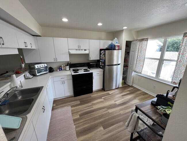 9485 Hamlin Blvd, Seminole, FL 33776 - photo 4