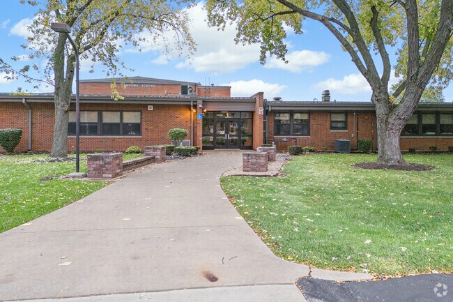Chippewa Elementary School has a student-teacher ratio of 13 to 1.