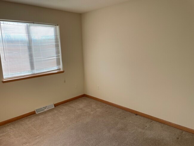 508 3rd St, Charles City, IA 50616 - photo 6