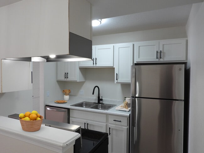 Roachton Flats, Perrysburg, OH 43551 - photo 3