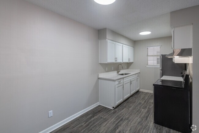 1BR, 1BA - 650SF - Kitchen and Dining Room