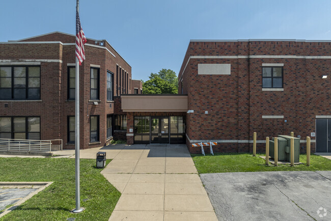 Washington Elementary School has a student-teacher ratio of 13 to 1.