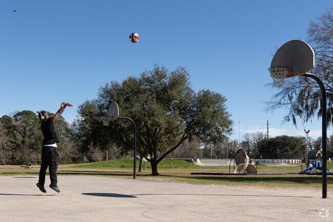 Shoot some hoops at Lake Mayer Park near Lundhurst-Rivers End.