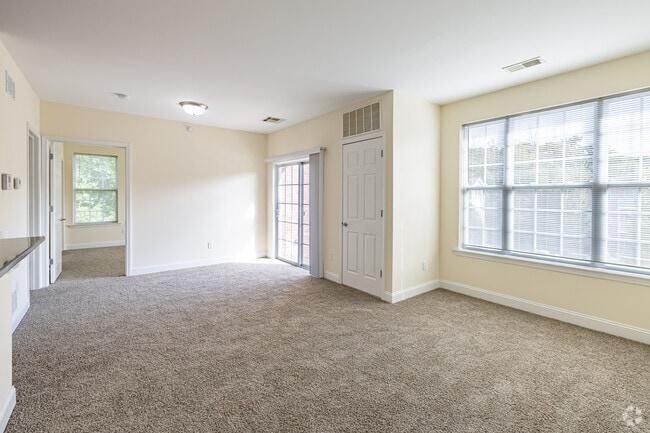 2BR, 2BA - 1,104SF - Hampton -Living/Dining Room