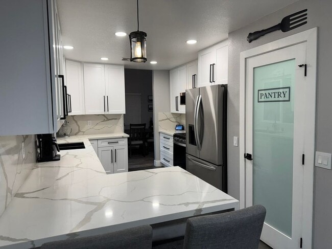 14755 Weeping Willow Ln, Fontana, CA 92337 - photo 5