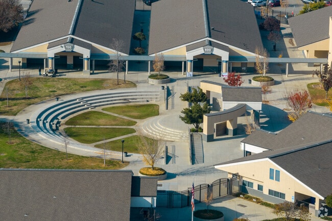 Frontier High School has a 28:1 student-teacher ratio.