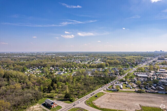 Walnut Creek is located adjacent to the popular Easton Town Center shopping mall.