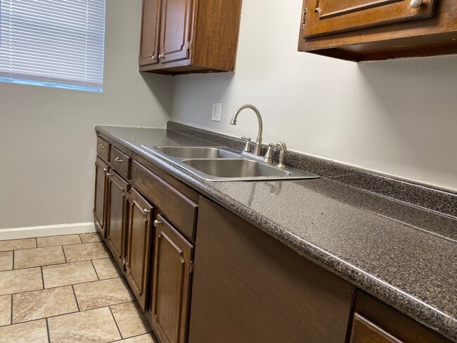 289 Greenfield Dr, Jackson, TN 38305 - photo 2