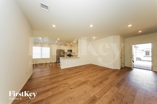 441 Labelle Ln, Tuttle, OK 73089 - photo 5