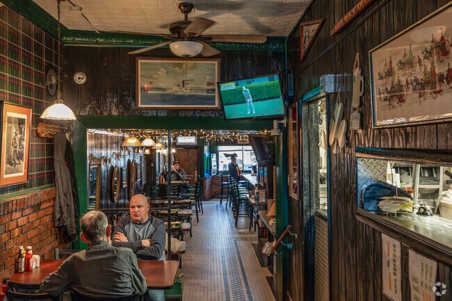 The popular pub Duffy’s, known for its burgers, is a Saturday night destination in Randall Manor