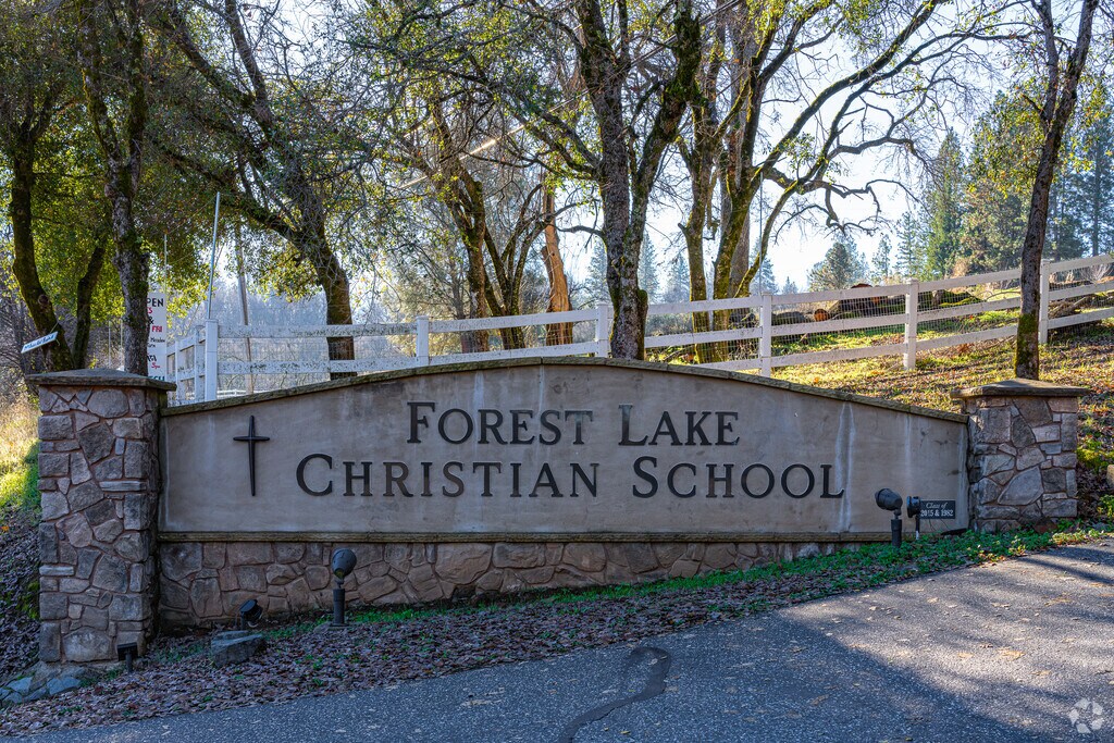 Forest Lake Christian School sign welcomes students to come and learn.