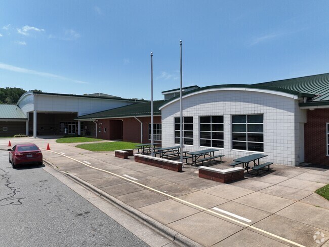 Huntsville Elementary School received a diversity grade of A- from Niche.