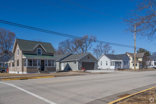 Bungalows and ramblers make up most of the housing styles in the Winona area.