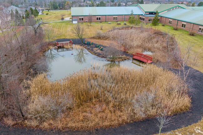 Deer Ridge Elementary School has a student-teacher ratio of 15 to 1.
