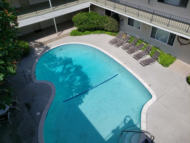 5000 Coldwater Canyon Ave unit 4, Sherman Oaks, CA 91423 - photo 3