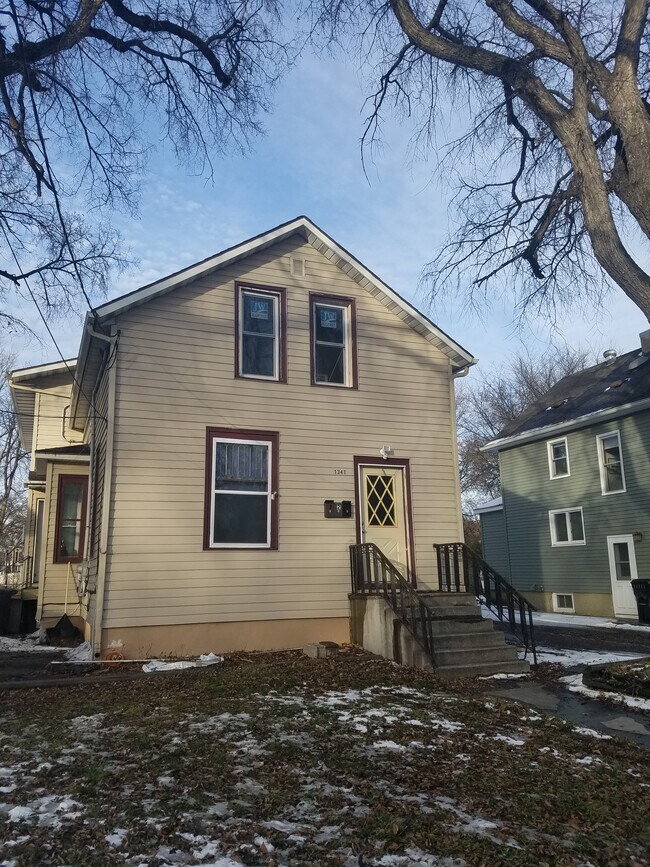 1341 4th Ave S unit 4, Fargo, ND 58103 - photo 2