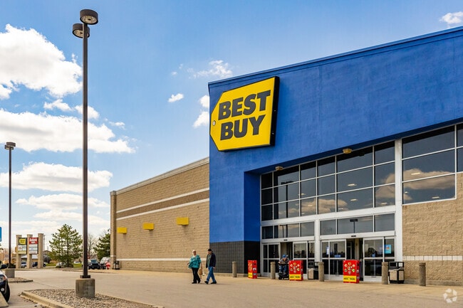 Best Buy on Miller Road gives Chevrolet locals east access to tech support and media.