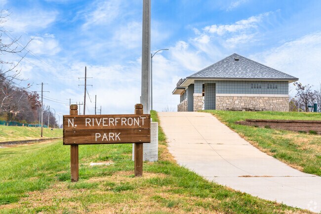 North Riverfront Park located near Glasgow Village has public restroom facilities.
