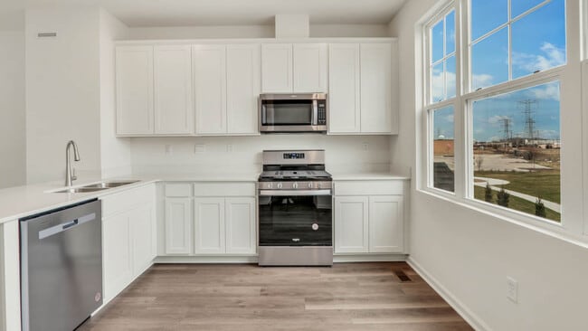 575 Yosemite Way, Mundelein, IL 60060 - photo 4