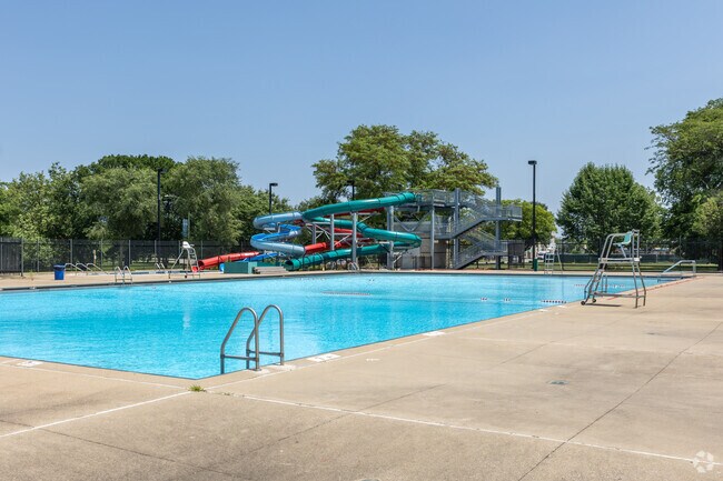 Palmer Park outdoor pool and water slides, fun for the entire family, Roseland, Chicago, IL.