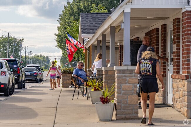 Wanamaker residents can explore the restaurants and retails on Southeastern Avenue.